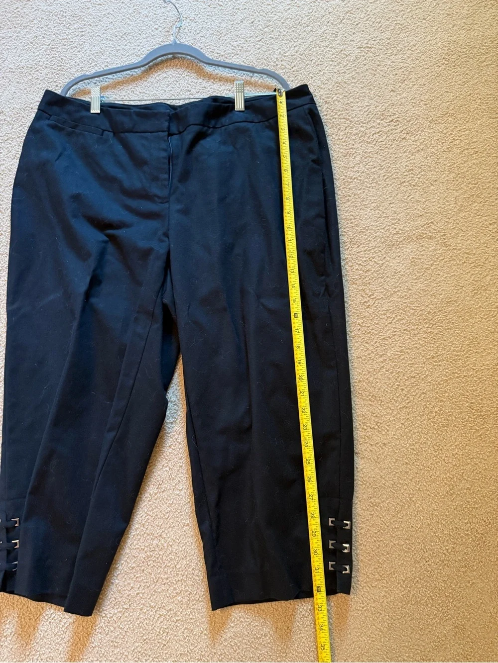 Rafaella | Black Curvy Capri Pants | Size 16W